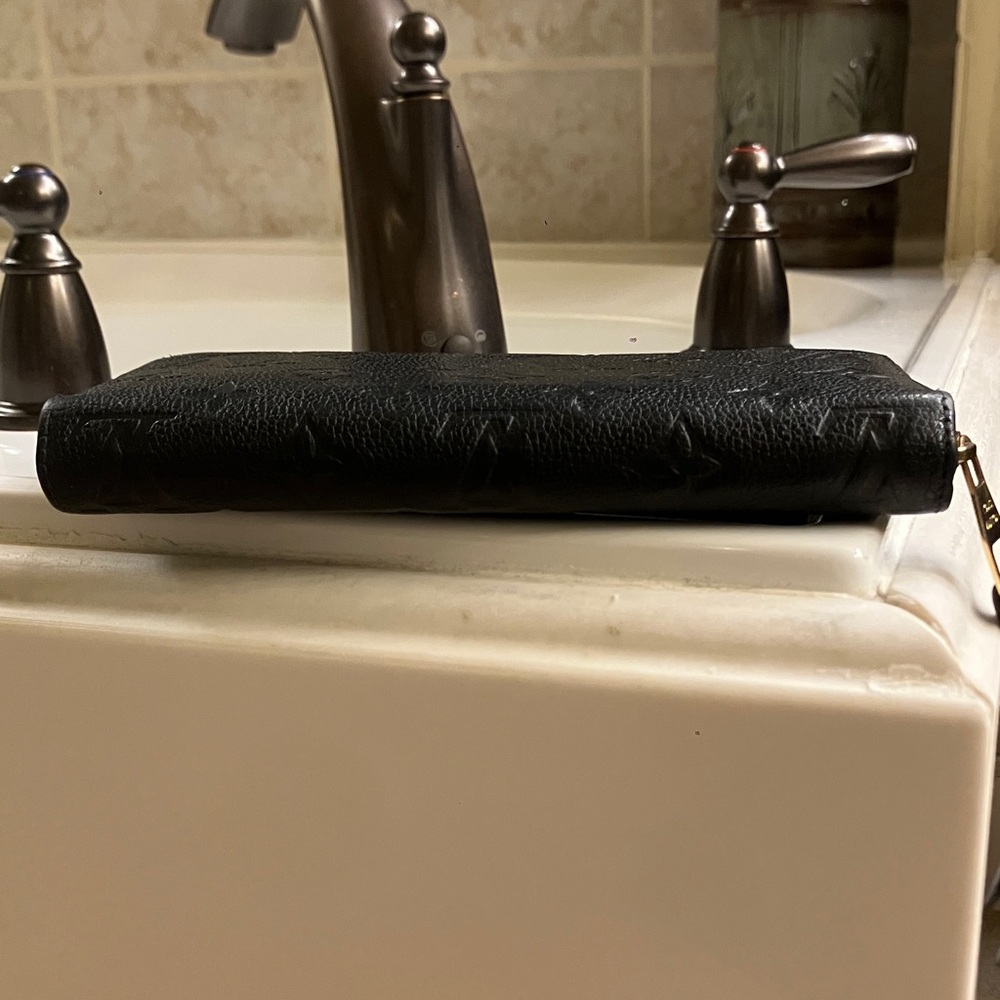 PRISTINE Louis Vuitton black empriente wallet!!  Very soft cow hide leather - Picture 6 of 10